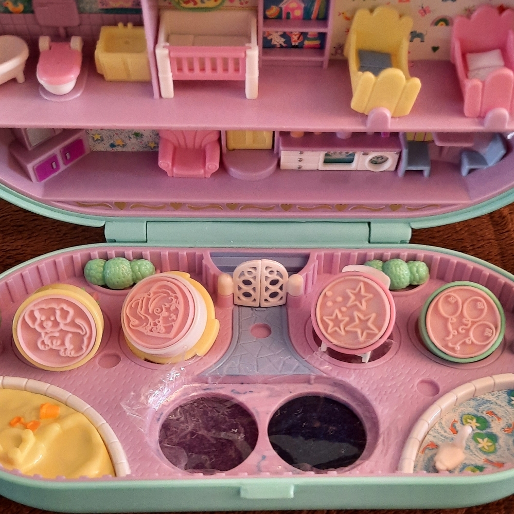 RARE Vintage 90s 1992 Bluebird Polly Pocket Babysitting Nursery Stamper Compact - Picture 10 of 10
